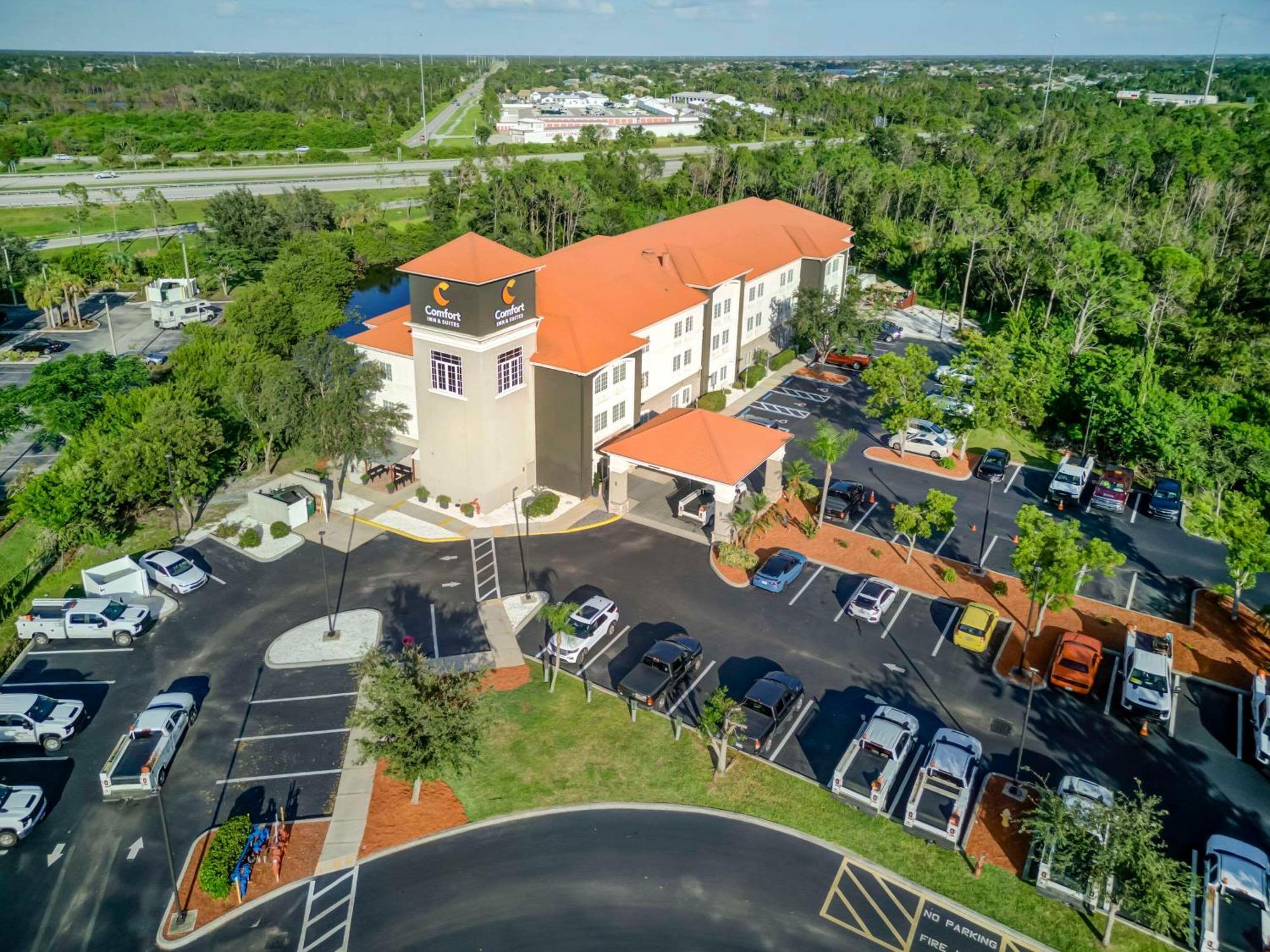 Comfort Inn & Suites Port Charlotte-Punta Gorda Exterior foto